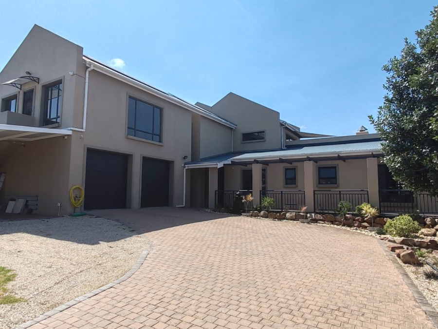5 Bedroom Property for Sale in Wavecrest Eastern Cape